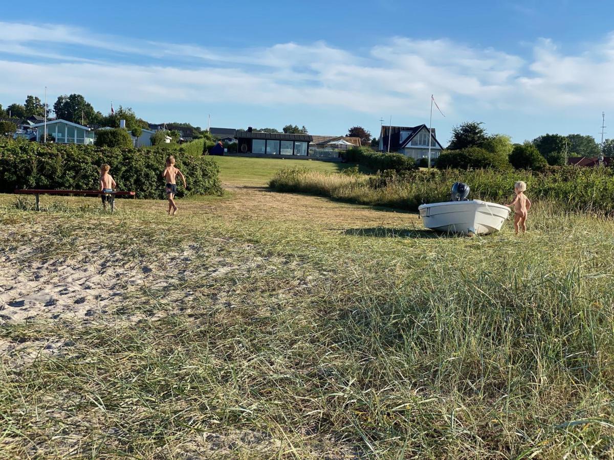 Strandhuset. Asperup エクステリア 写真