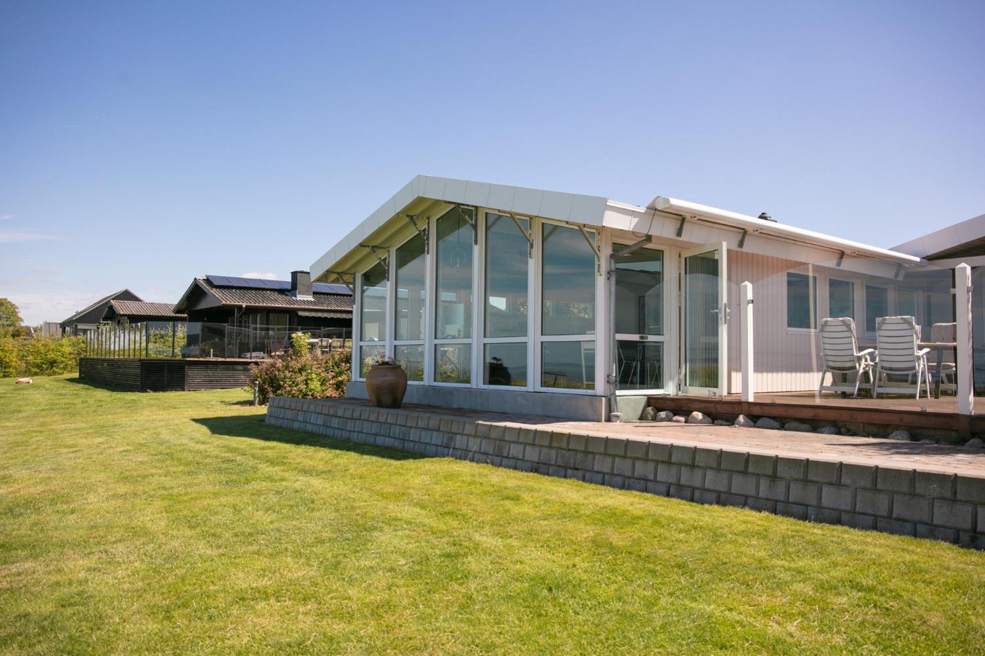 Strandhuset. Asperup エクステリア 写真